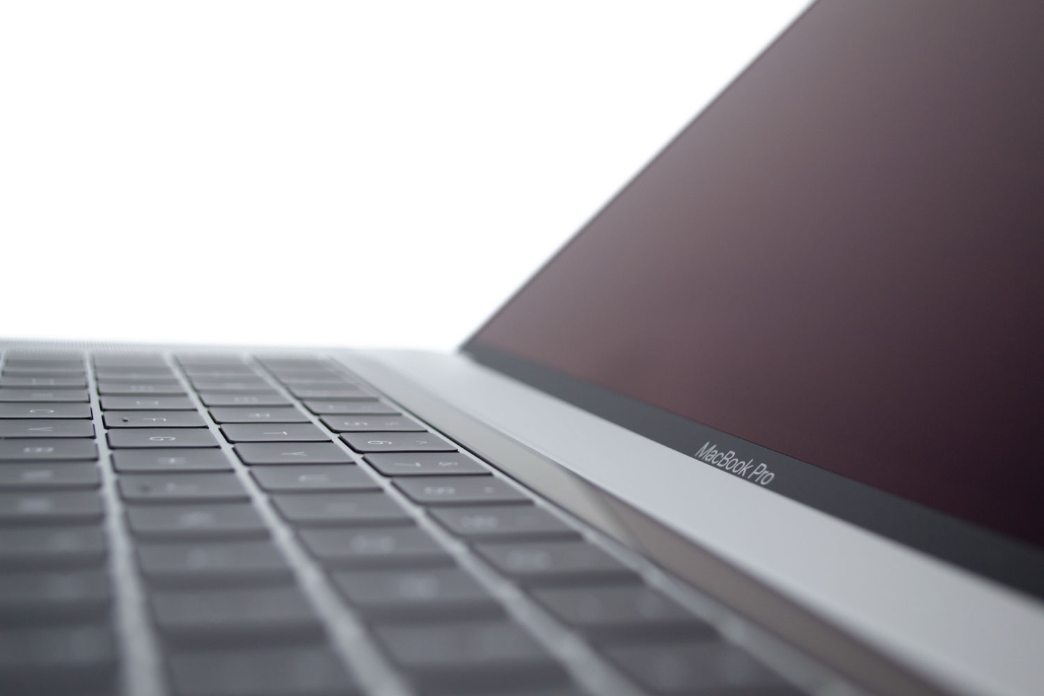 Apple MacBook Pro 15" 2018 (15,1 / A1990) i7-8850H 32GB 512GB QWERTZ-DE silver gut