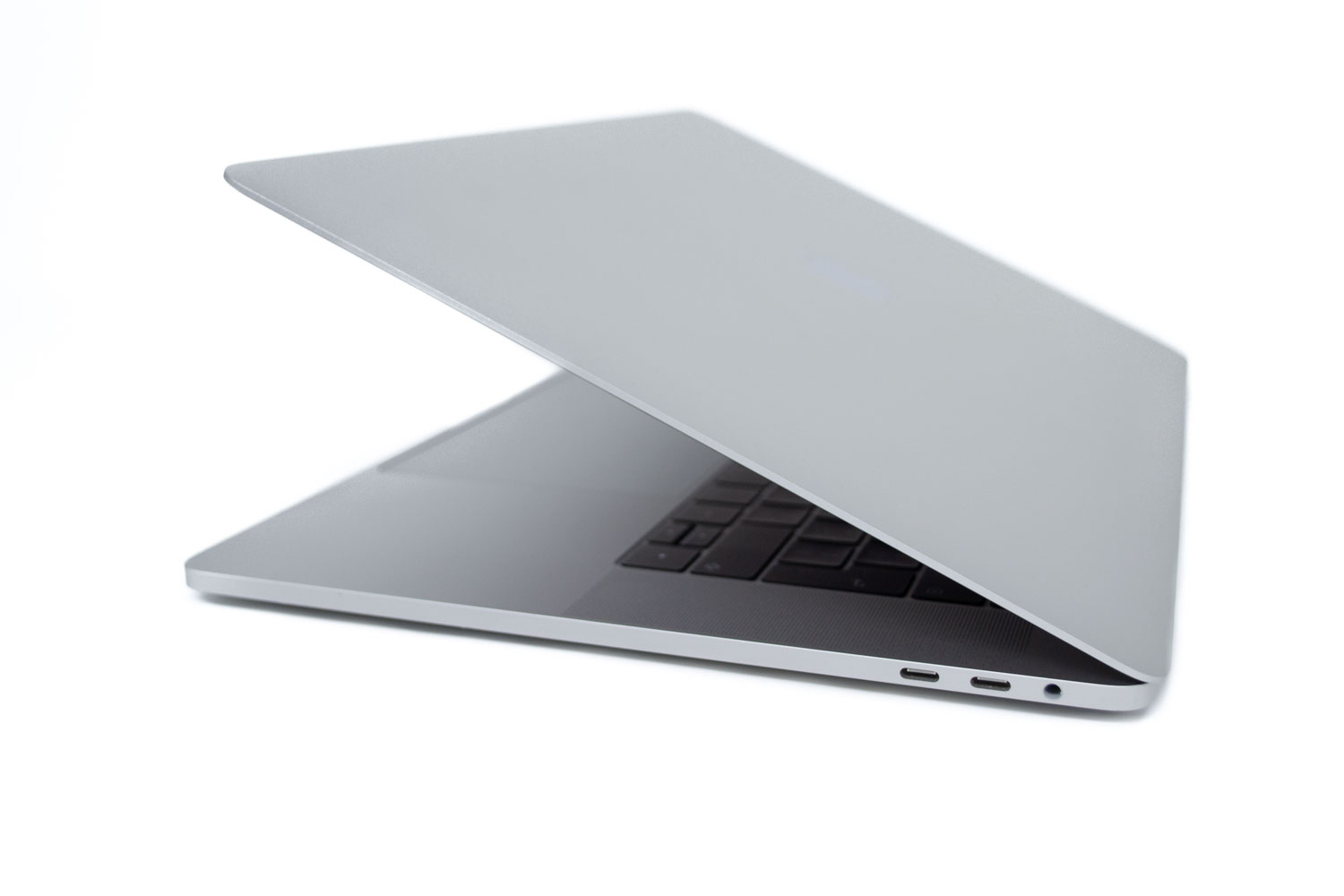 Apple MacBook Pro 15" 2018 (15,1 / A1990) i7-8850H 32GB 512GB QWERTZ-DE silver gut