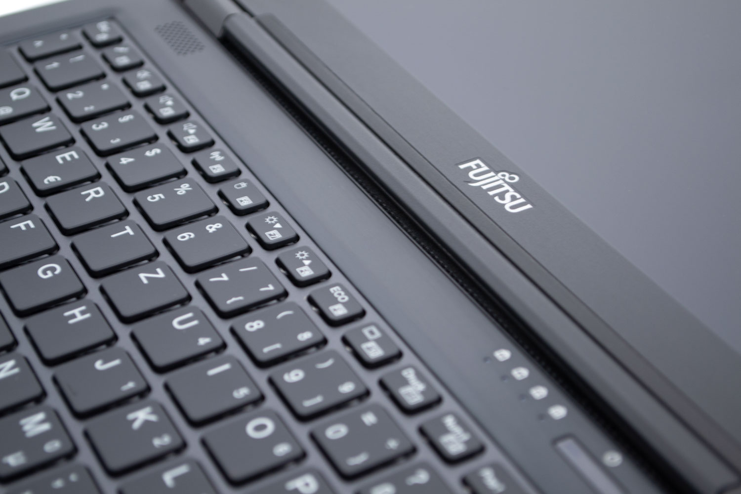 Fujitsu LifeBook U727 i5-6300U 8GB 128GB 12,5" FHD 4G/LTE QWERTZ-DE hervorragend