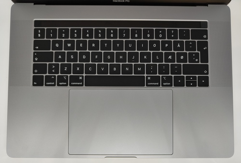 Apple MacBook Pro 15 (15,1) i7-8750H 16GB 500GB 15,4"  hervorragend